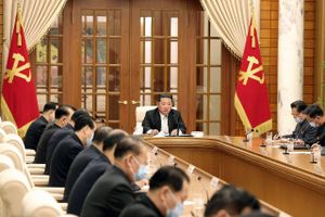 Der er bekræftet smitte med coronavirus i den nordkoreanske hovedstad, Pyongyang, rapporterer statsmedier.