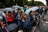 Når den canadiske popstjerne Justin Bieber holder koncerter verden over, medfører det som regel lange køer foran koncertstederne. Her ses køen foran Parken i København forud for en Bieber-koncert i oktober sidste år. Foto: Jacob Ehrbahn