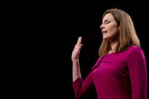 Amy Coney Barrett er et hit på USA's religiøse højrefløj, men hendes sandsynlige udnævnelse har udløst et bittert opgør om højesterets fremtid.