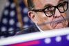 På et næsten to timer langt pressemøde torsdag forsatte Trumps advokat Rudy, Giuliani, storsvedende kampagnen mod valgresultatet, der ifølge dem bunder i svindel. Foto: Jonathan Ernst/Reuters