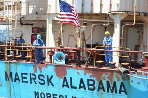 Der er fundet stoffer på Maersk Alabama, hvor to amerikanere blev fundet døde.