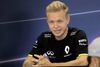 Trods usikkerhed om fremtiden i Formel 1 var Kevin Magnussen ved godt mod under presemøderne op til søndagens grand prix i USA. Foto: Eric Gay/AP