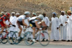 Mellemøstens indtog i toppen af international cykelsport har haft mange ansigter i de seneste år. Og om et år kan en oliestat skrive historie i Tour de France.