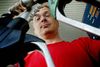 Hvad skal man vælge - benzin eller diesel? Fra nytår slipper benzinbilerne lidt billigere i registreringsafgift, mens dieselbiler bliver lidt dyrere.
