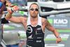 Da Rasmus fik hår på hovedet fik han også mod på en ny livsstil. Han tabte ti kilo og trænede sig op til verdensmesterskaberne i triatlon på Hawaii i 2013.