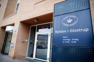 En 67-årig mand er idømt 50 dages betinget fængsel af Retten i Glostrup efter vold imod en muslimsk kvinde.