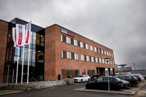 Adskillige partier vil have forbud mod bonusser uden loft efter afsløring af trecifrede millionbonusser i Energi Danmark. 