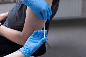 400.000 vaccinedoser mod covid-19 er klar til private aktører, men færre end hvert femte apotek tilbyder at vaccinere borgere for egen regning. 