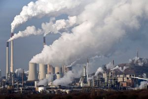 Det skal koste langt mere at udlede CO₂, men økonomerne har svært ved at beregne konsekvenserne. Foto: AP/Martin Meissner