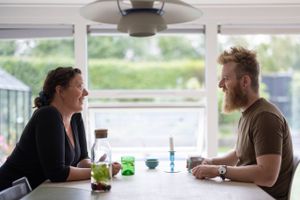 Hun syntes, at det var unfair ikke at have fælles økonomi. Men han var bange for at miste sin frihed. Efter mange følelsesladede snakke fandt Astrid og Ronni Beier en model, som de begge er glade for.