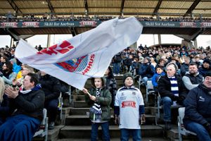 AGF’s officielle fanklub støtter klubbens afsked med David Nielsen. Fanfraktion langer ud efter AGF’s ledelse.