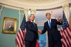 Danmark tog i fredags imod USA's invitation til at træde ind i koalitionen mod Islamisk Stat i Irak. "Og vi er kommet for at blive", siger udenrigsminister Martin Lidegaard (R), her sammen med USA's udenrigsminister John Kerry.