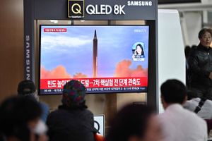 Dagen efter at USA og Sydkorea sammen affyrede jord til jord-missiler, affyrer Nordkorea to missiler.