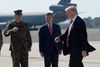Michael Flynn (i midten) måtte i denne uge trække sig fra den vigtige post som USA's nationale sikkerhedsrådgiver. Foto: Susan Walsh/AP