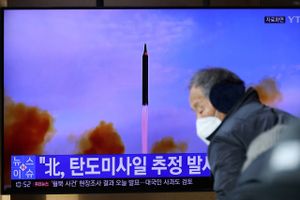 Nordkorea har ifølge Japans kystvagt muligvis affyret et ballistisk missil ud over havet mellem de to lande. 
