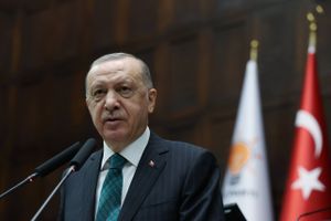Fundet af ligene efter 13 kidnappede tyrkere fik mandag Tyrkiets præsident til at beskylde USA for at samarbejde med terrorister. Foto: Presidential Press Office/Reuters