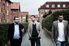 Formand for Nationalpartiet Kashif Ahmad (i midten) og hans to brødre, Aamer Ahmad, (t.v.) og Asif Ahmad. Arkivfoto: Lin Ørnes Søndergaard/Polfoto