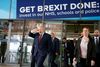 Det nordirske parti DUP afviste allerede aftalen, inden den var offentliggjort, og den position fastholder partiet. Alligevel fastslår EU’s chefforhandler Michel Barnier, at han har tillid til, at Boris Johnson kan samle flertal for aftalen i London. Foto: Henry Nicholls/AFP