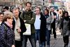 Kø ved posthus på Nørrebrogade, fotograferet med tele-objektiv, i København, fredag den 24. april 2020. Foto kan snyde og give illusionen af uhensigtsmæssig tæthed. I denne serie demonstreres der hvordan et vidvinkel-objektiv og et zoom-objektiv samt forskellige vinkler kan give forskelligartet indtryk af afstand mellem mennesker.. (Foto: Philip Davali/Ritzau Scanpix)