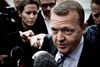 Lars Løkke Rasmussen vil ikke tale med medierne, men skriver om sagen på Facebook.