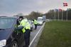 Godt 200 betjente tjekker døgnet rundt personer, der krydser den dansk-tyske grænse. Det har store konsekvenser for beman dingen i resten af landet. Arkivfoto: Mathias Svold