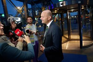 Statsminister Mette Frederiksen anklagede under tv-debat De Konservative for at ville fyre tusindvis af offentligt ansatte.