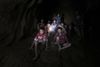 Det vil formentlig tage dage, måske uger, før alle 13 personer kan se dagslyset igen. Foto: Tham Luang Rescue Operation Center via AP