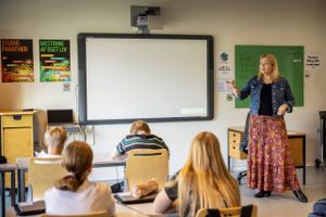 Danmarks Lærerforening opfordrer til, at myndighederne tager ansvar og finder løsninger på coronaramte skoler.