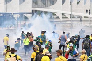 Det gik ikke stille for sig, da tusindvis af utilfredse brasilianere stormede landets kongres, højesteret og præsidentens kontorer i hovedstaden.