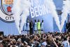 Den tidligere Bayern München- og FC Barcelona-træner blev søndag budt velkommen af omkring 7000 City-fans ved et fanarrangement i Manchester.