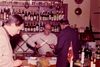 Svend Erik Sørensen er klar til at skære for ved julebord på Sjette Frederiks Kro. Billedet skal være fra omkring 1970. Foto: Privat