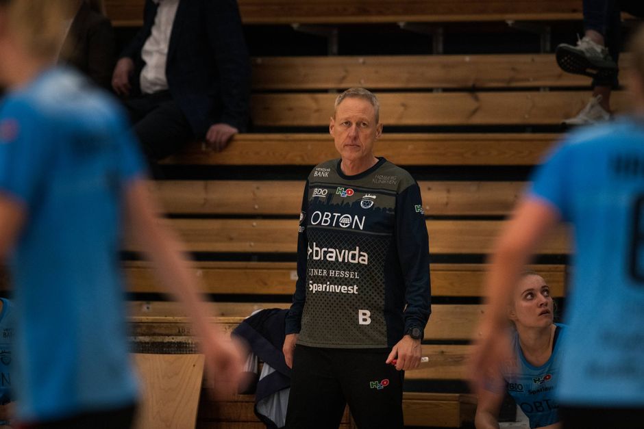 Heine Eriksen skal ikke længere være træner for håndboldkvinderne i Aarhus United. Det oplyser klubben mandag.