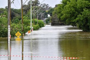 I alt 85.000 har nu fået besked på at evakuere eller på at forberede sig til at evakuere i New South Wales.