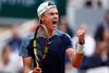 19-årige Holger Rune skabte sensationen mod verdens nummer 4, græske Stefanos Tsitsipas, og er nu i kvartfinalen ved French Open. Foto: Reuters/Yves Herman