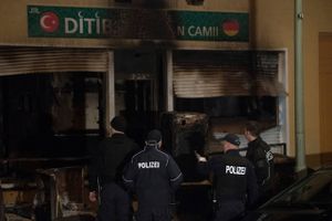 Flere tyrkisk støttede moskeer har været udsat for attentater. Her i Berlin. Tyrkiet mener, at kurdiske grupper står bag, men myndighedern epeger også på, at højreekstremister kan være bagmændene. Foto: Paul Zinken/dpa via AP