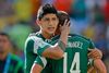 Den mexicanske fodboldspiller Alan Pulidoses her i selskab med Javier Hernandez. Foto: AP/Eduardo Verdugo