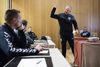 4. februar 2017: Taktikmøde på hotellet i Portugal inden en kamp mod et ungarsk hold. Glen Riddersholm deler opgaver ud. Foto: Gregerrs Tycho.