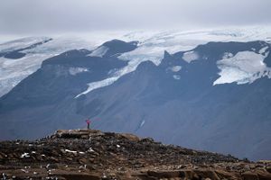 I Island er den første gletsjer allerede forsvundet, og dette synlige bevis på den globale opvarmning skaber i dag skræk, men også motivation til at ville gøre mere for at bremse udviklingen. Klimaforfatter Andri Snær Magnason har et bud på, hvad der skal til for at bevare håbet.
