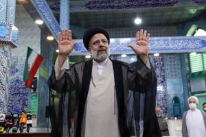 Sejren til Ebrahim Raisi betyder, at konservative hardlinere i Iran får kontrol over både regering, parlament, retsvæsen og militær.