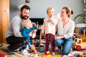 Et barskt møde med det kommunale vuggestueliv fik Anne Karen Andersen og Niels Hassø til at ændre kurs i deres familieliv. 