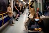 Kun et fåtal havde mandag morgen valgt at iføre sig mundbind i Metroen. Foto: Mads Claus Rasmussen/Ritzau Scanpix