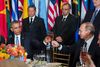 Kropssproget fortalte om et forhold, der ikke just er hjerteligt, da de to statsledere Obama (t.v.) og Putin (t.h.) skålede under en middag, der blev holdt i forbindelse med FN’s generalforsamling. Foto: FN/AP