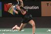 Carolina Marin i noget, der minder om badminton-ballet. På billedet returnerer hun fjerbolden til Sydkoreas Sung Ji-hyun under Australian Open Badminton i 2015. Foto: Glenn Nicholls