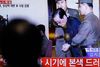 Først blev Kim Jong-uns onkel, Jang Song-thaek, ført bort af militærfolk for åben skærm. Senere blev ydmygelsen af Nordkoreas nr. to fuldbyrdet med en henrettelse. Foto: Lee Jin-man/AP