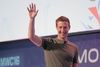 Mark Zuckerberg har de seneste år styret sin optræden og fremstilling i offentligheden nøje. Efter skandale-sagerne er han nødt til at stille op til en politisk høring, som han ikke kan styre udfaldet af. Foto: AP Photo/Manu Fernandez