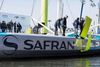 Den første af de seks nye foilbårne IMOCA 60ere, Safran, kom i vandet den 7. marts. De øvrige forventes søsat i løbet af foråret og sommeren. L-foilerne har en dobbeltfunktion: De forhindrer afdrift og bidrager med lift og oprettende moment. Hvordan de betjenes, vides endnu ikke, men et godt bud er via hydraulik. Foto: dss.jpg