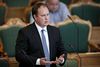 "Socialdemokratiet går et skridt i den rigtige retning. Men det er politik, og der er snart folketingsvalg, så man skal også læse det ind i den sammenhæng," siger Martin Henriksen (DF). Arkivfoto: Jens Dresling