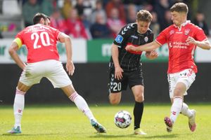 Sønderjyske knuste Vejle Boldklub 3-0. Nederlaget er et hårdt slag for vejlensernes håb om overlevelse.