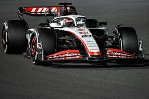 Kevin Magnussen klemte sig lige nøjagtig ind i top-10 i sæsonens andet grandprix, som Sergio Perez vandt.