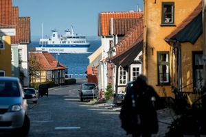 Læsø Kommune har fået dispensation til at færdigvaccinere de resterende borgere uden om vaccinekøen. Det lyder interessant, siger borgmester på en anden ø.